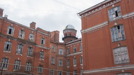 Fototapeta premium Abandoned and decaying house in Tver (Courtyard Proletarka). Built in 1856 - 1913 years.