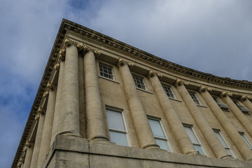 Naklejka premium Looking up at section of Royal Crescent
