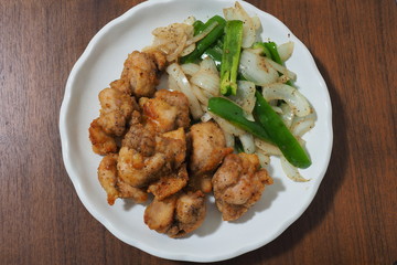 鶏のから揚げ