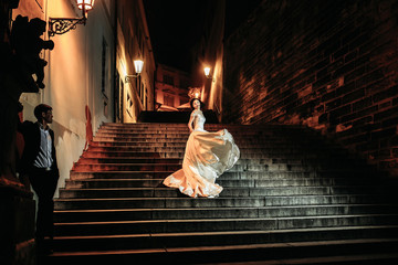 Fototapeta na wymiar Pretty bride stands on steps