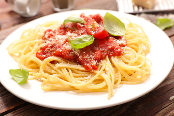 spaghetti with tomato sauce