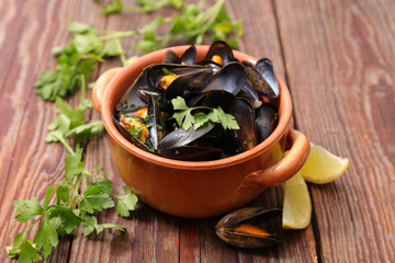 mussel with parsley and lemon