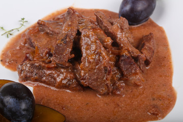 Goulash with plums and thyme