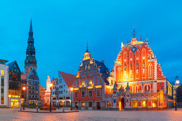 Fototapeta na wymiar City Hall Square with House of the Blackheads and Saint Peter church in Old Town of Riga at night, Latvia