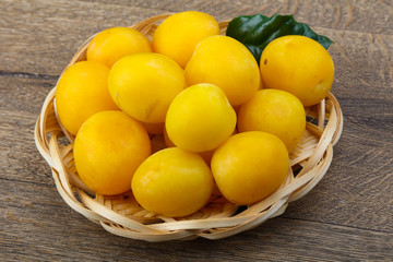 Yellow plums in the bowl