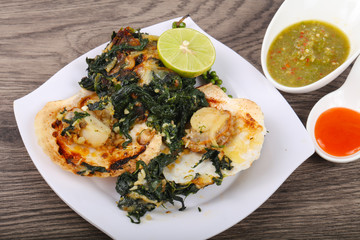 Baked scallops with spinach