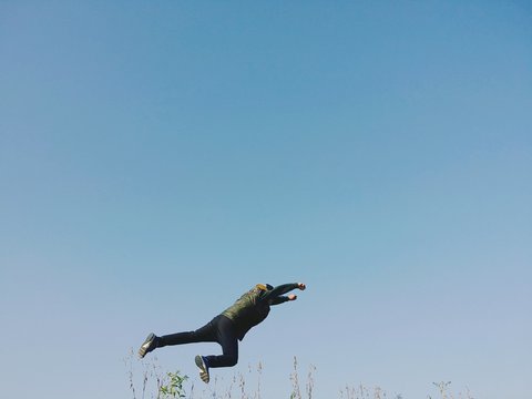 하늘을 날으는 소년