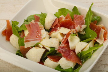 Salad with proscuitto, mozzarella