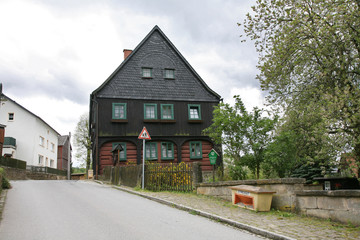 Fototapeta na wymiar Umgebindehaus Hinterhermsdorf