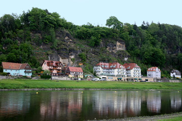 Fototapeta na wymiar An der Elbe-Sächsische Schweiz