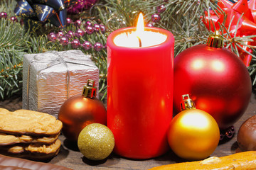 Adventskerze, Weinachtsdekoration, Tannengrün