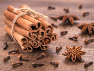 Obraz na płótnie Canvas Set of cinnamon, clove and star anise