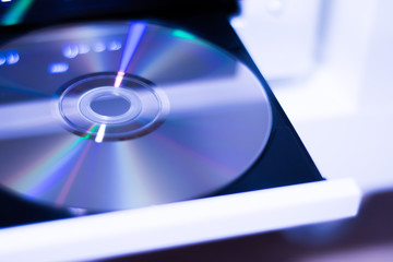 CD-Laufwerk mit CD, Nahaufnahme