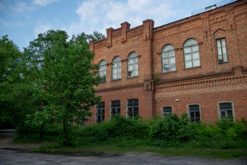 Fototapeta na wymiar Old red brick building of Chizhovsky barracks in Voronezh
