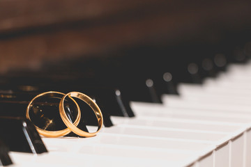 wedding rings piano key © Pierre-Olivier