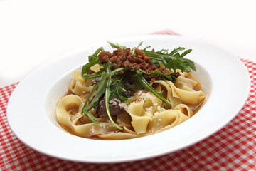 Gänseragout mit Tagliatelle und Rucola