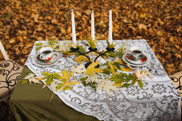Lunch in the Park, romantic
