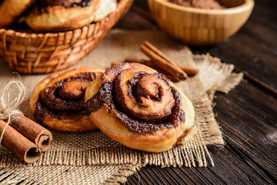 Sweet rolls with cinnamon and cocoa filling