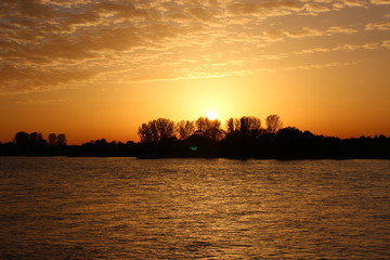D&uuml;sseldorf sunset