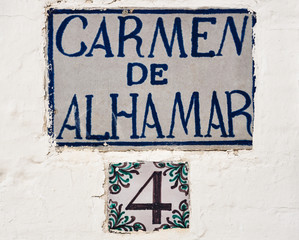 Fototapeta premium Letrero de cerámica de un Carmen típico de Granada, azulejo., Andalucía, España