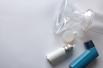 Cartridge and blue inhaler and chamber and mask top view - obrazy, fototapety, plakaty