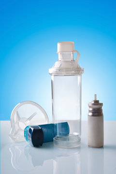Cartridge inhaler and chamber and mask in room vertical view
