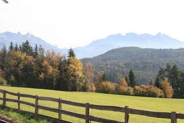 Fototapeta na wymiar Dolomiten im Herbst
