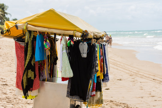 puesto de ropa, ropa, venta ambulante, playa, verano