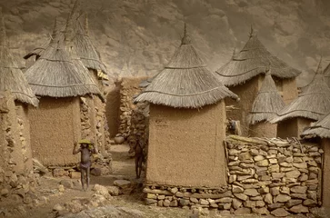 Fototapeten Tireli, Mali, Africa - January 30, 1992: Dogon village and typical mud buildings © robertonencini