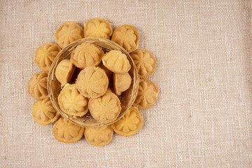 Kuih bahulu, Malay sweet egg sponge cake