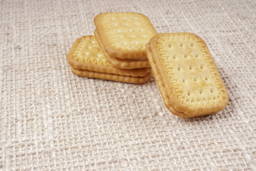 Organic whole wheat crackers .