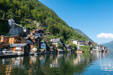 Fototapeta na wymiar Hallstatt lakes and mountains village , Austria 's mountainous Salzkammergut region in summer
