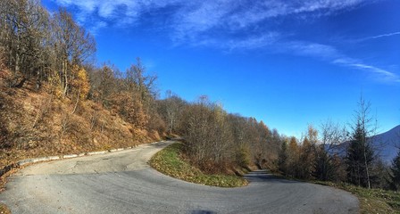 tornante in montagna