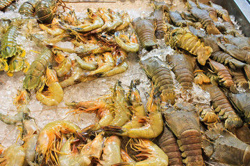 свежие морепродукты, прилавок магазина, Паттайа, Тайланд