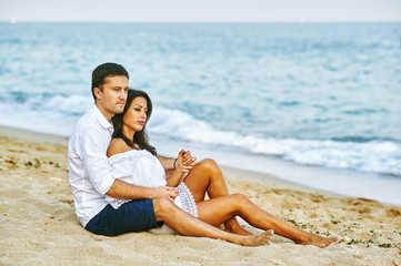 Fototapeta premium Beautiful romantic couple on the sea shore
