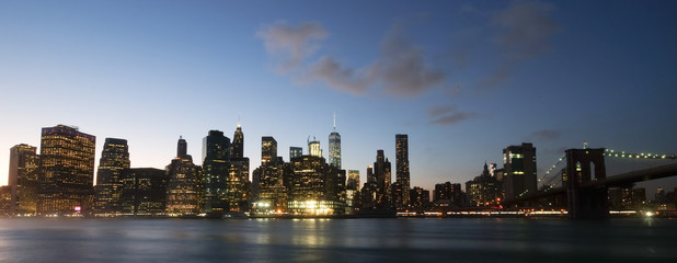 Fototapeta na wymiar Manhattan la nuit 