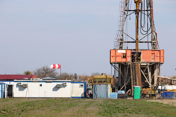 land oil drilling rig and equipment