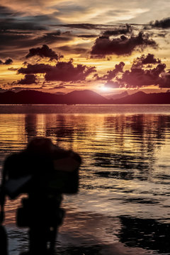 Photograph the sunrise and sunset landscapes