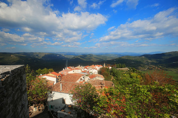 Fototapeta na wymiar Motovun, Croatia. view from the city walls 2