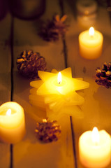 キャンドルとマツカサ