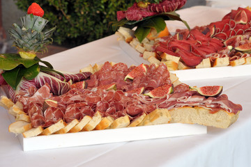 Tagliere Salumi - presentazione - Buffet - ricevimento - Antipasti - Fichi