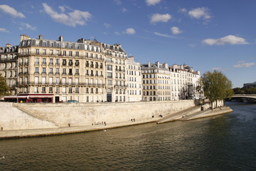 Fototapeta na wymiar Paris - Quai de Seine