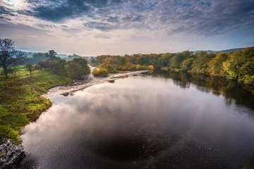Foto op Canvas North Tyne Weir bij Chollerford, de rivier wordt tegengehouden door een grote stuw bij Chollerford, voordat het de South Tyne ontmoet © drhfoto
