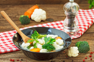 Broccoli, cauliflower and carrot soup with red and black pepper