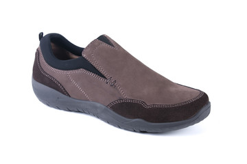 sapato masculino em pele castanha fundo branco