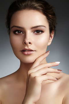 Beautiful young woman with perfect clean shiny skin, natural fashion makeup. Close-up woman, fresh spa look

