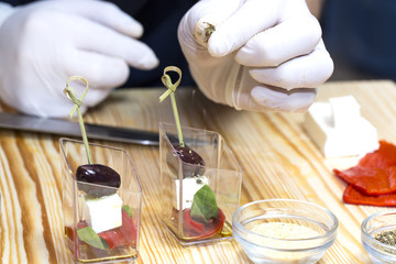 Cooking mini canapes of meat and vegetable sauces