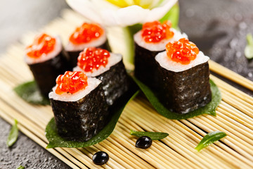 Ikura Sushi Roll
