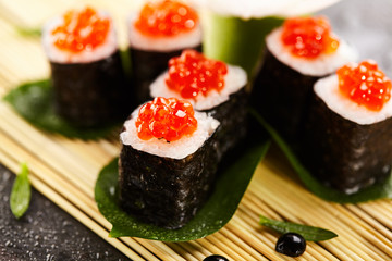Ikura Sushi Roll