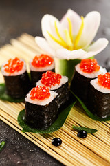 Ikura Sushi Roll